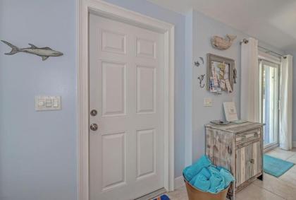 2 bed 2 bath heated pool Sleeps 6! Sunny yard close to beach bikes beach gear free Wi-Fi - image 13