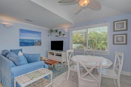 2 bed 2 bath heated pool Sleeps 6! Sunny yard close to beach bikes beach gear free Wi-Fi - image 14