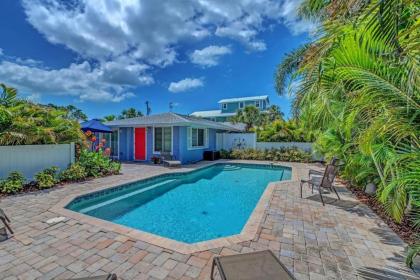 2 bed 2 bath heated pool Sleeps 6! Sunny yard close to beach bikes beach gear free Wi-Fi - image 3