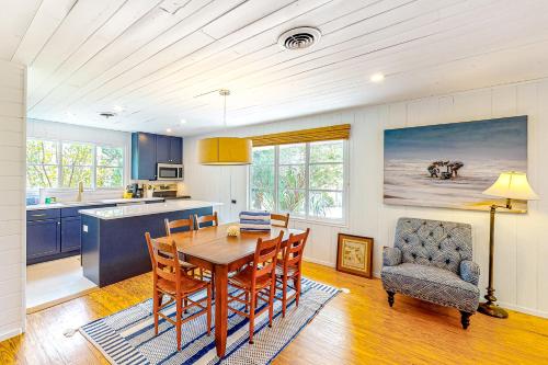 Blissful Beach Retreat - image 4