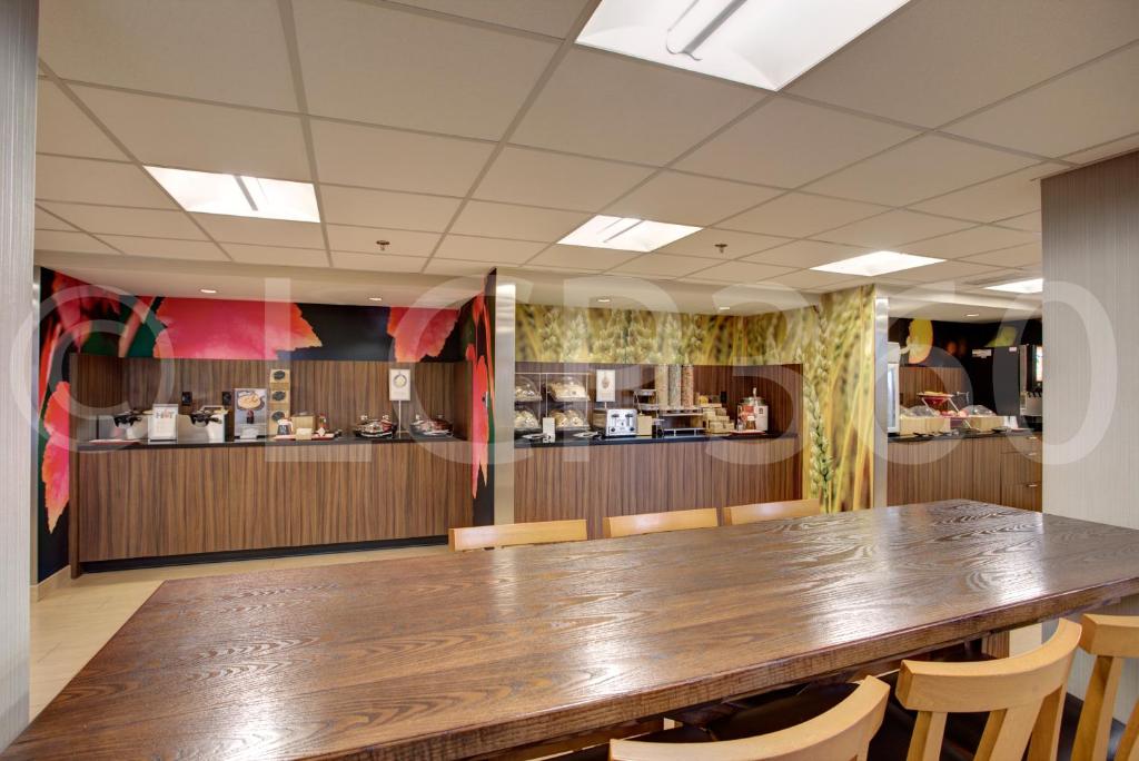 Fairfield Inn & Suites by Marriott Springfield Holyoke - image 2