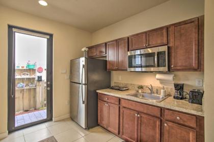 Bright South Florida Getaway Near Parks and Bay - image 12