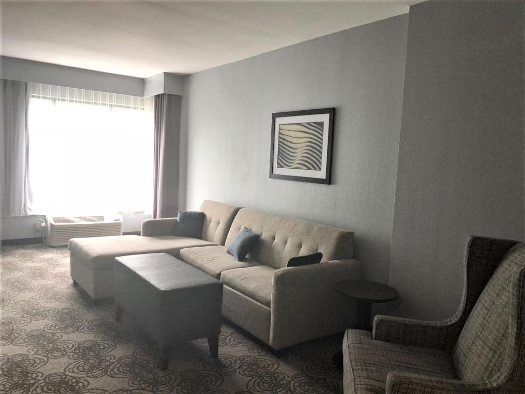 Four Points by Sheraton Birmingham Homewood - image 2