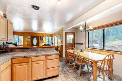 Tahoe Pines Cabin - image 10
