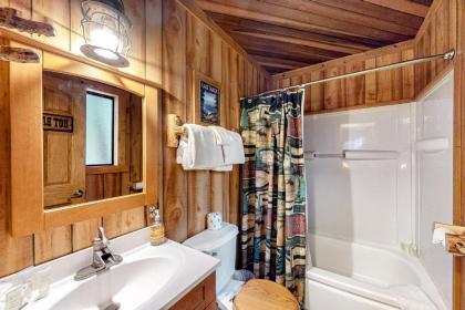 Tahoe Pines Cabin - image 11
