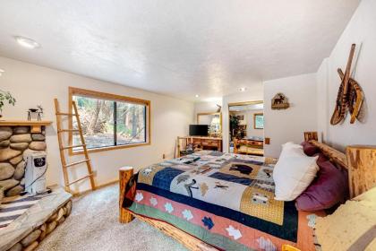Tahoe Pines Cabin - image 14