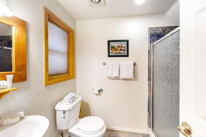 Tahoe Pines Cabin - image 15