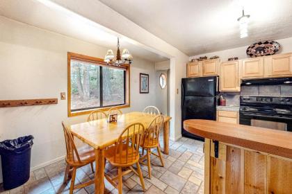 Tahoe Pines Cabin - image 6