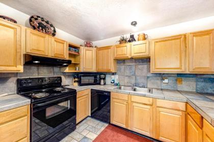 Tahoe Pines Cabin - image 9