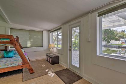 Colorful Canalfront Home - Boat Dock Deck Kayaks - image 14