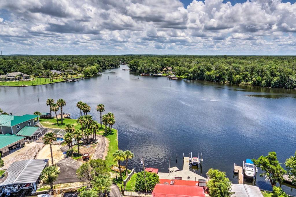 Homosassa River Home with Private Boat Ramp and Kayaks - main image