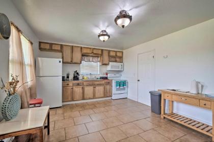 Sunny Homosassa Escape with Shared Lanai and Yard - image 9