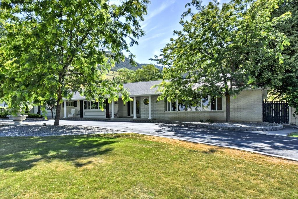 Wellsville House with Mtn Views Yard and Tennis Court! - image 2