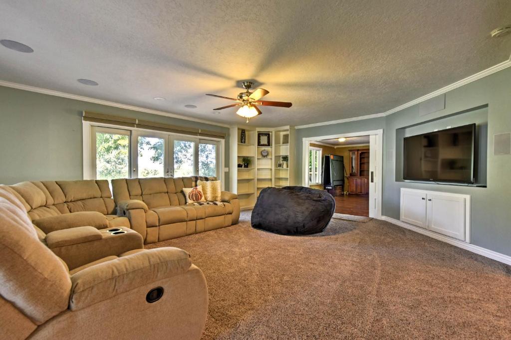 Wellsville House with Mtn Views Yard and Tennis Court! - image 5