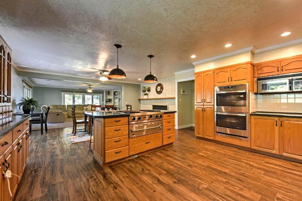Wellsville House with Mtn Views Yard and Tennis Court! - image 7