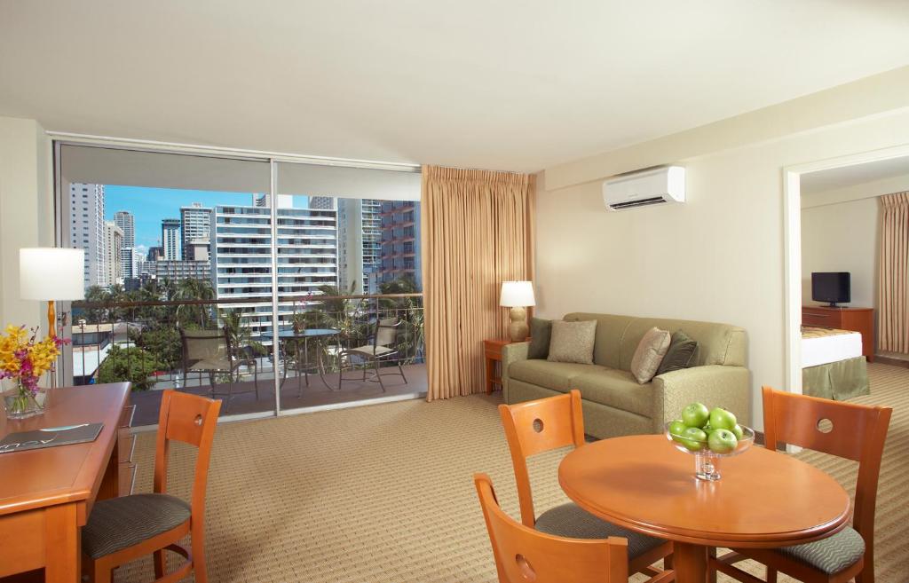Pearl Hotel Waikiki - image 2