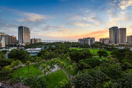 Hotel LaCroix Waikiki - image 2