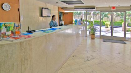 Ewa Hotel Waikiki - image 5