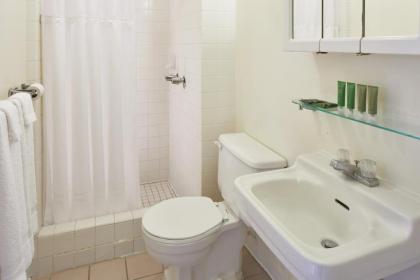Pacific Marina Inn - image 5