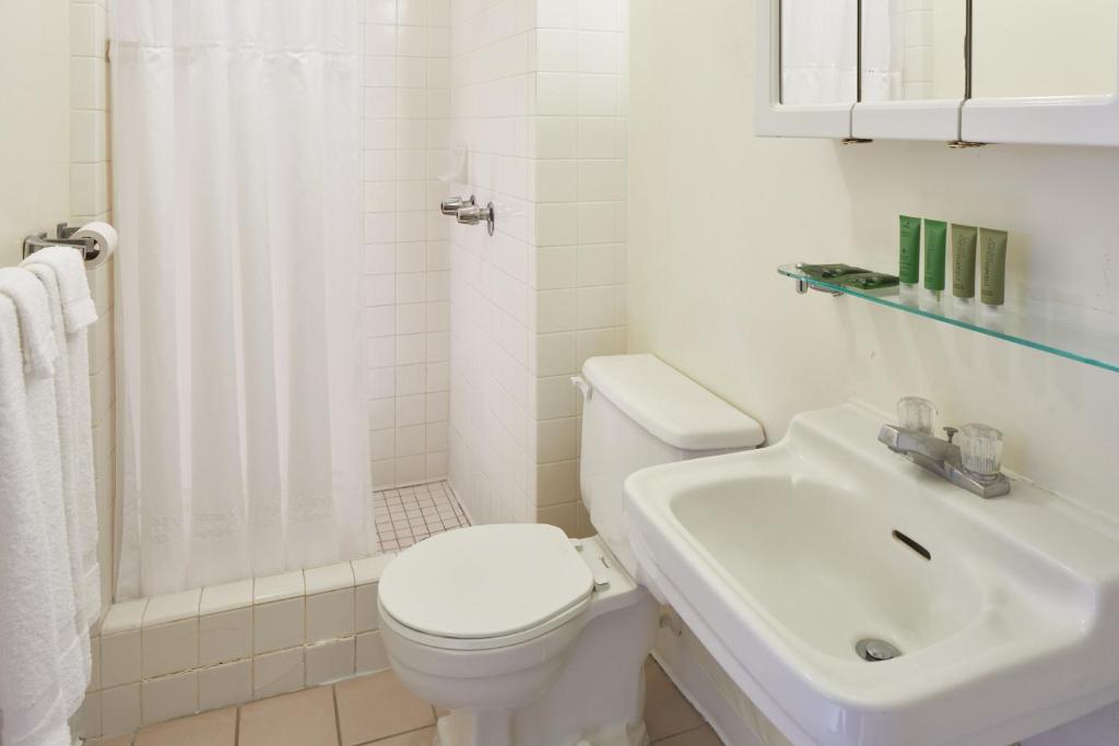 Pacific Marina Inn - image 5