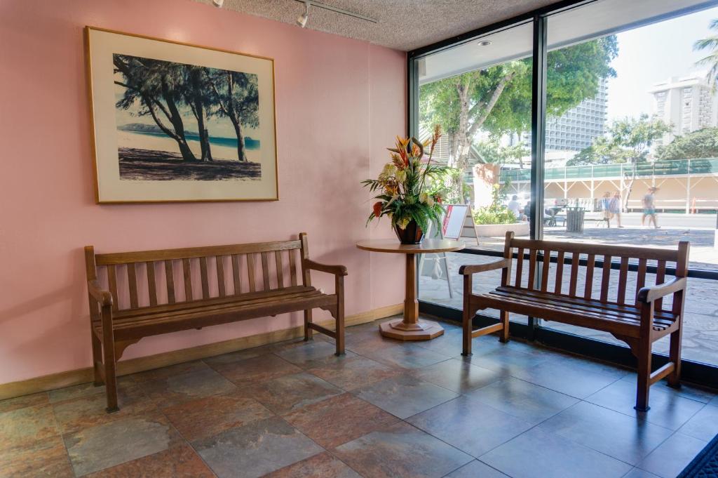 Kuhio Banyan Hotel (with Kitchenettes) - image 3