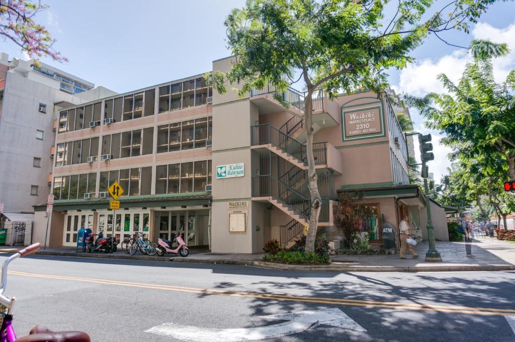 Kuhio Banyan Hotel (with Kitchenettes) - image 4