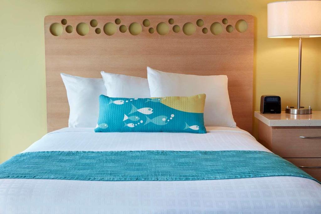 Aston Waikiki Circle Hotel - image 4