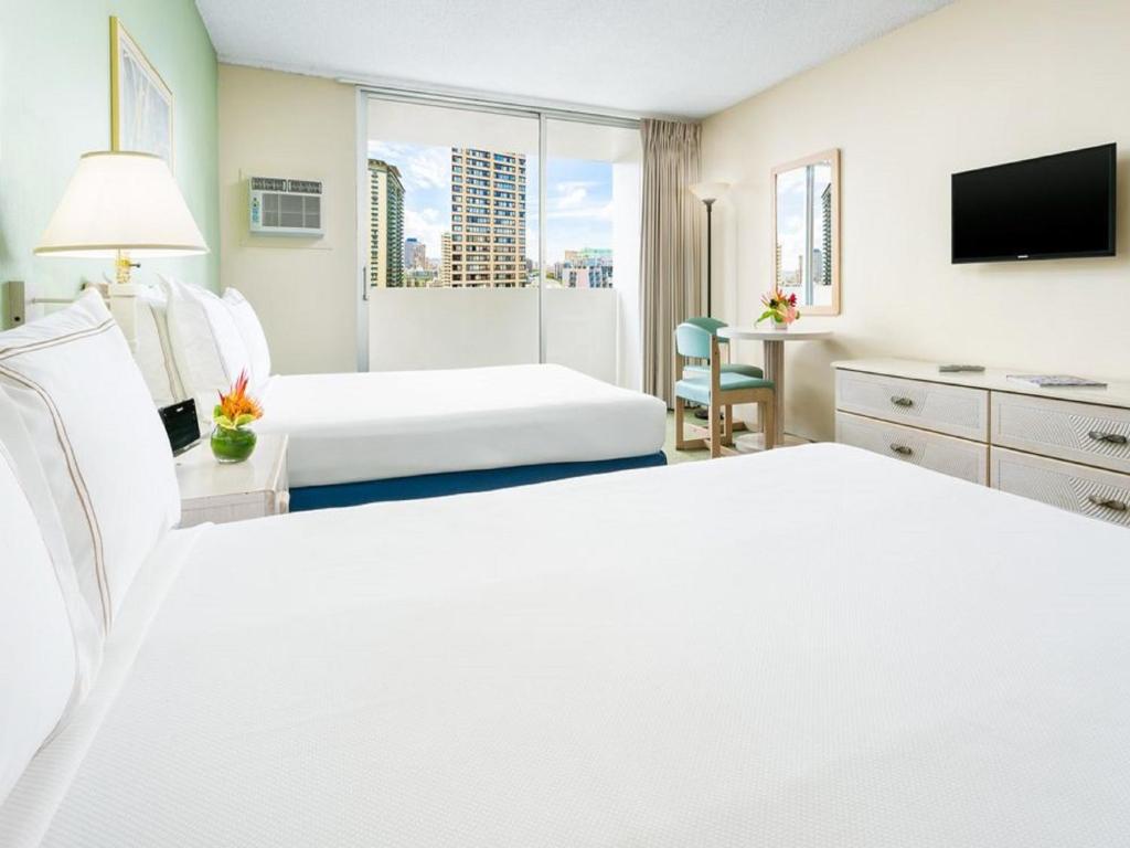 Ambassador Hotel Waikiki - image 3