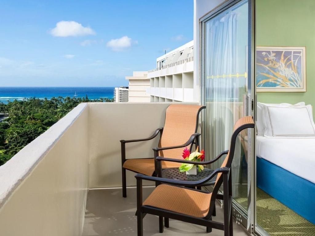 Ambassador Hotel Waikiki - image 4
