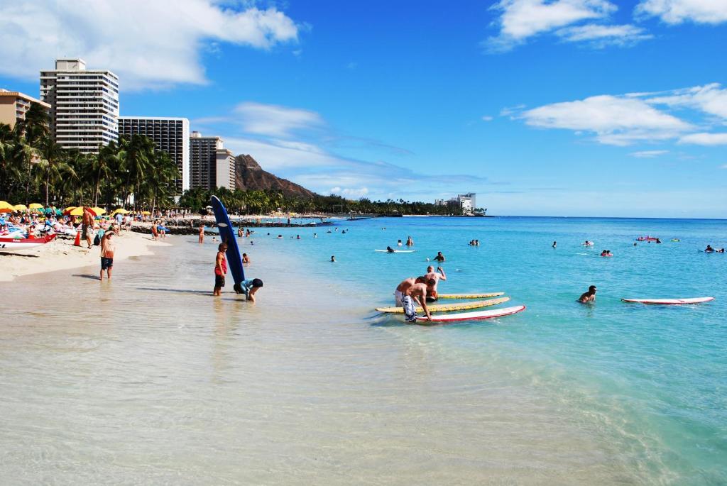 Waikiki Sunset Apartment - main image