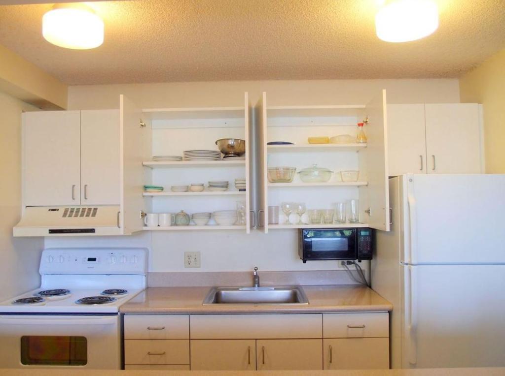 Waikiki Sunset Apartment - image 3
