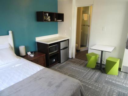 Waikiki Central Hotel - No Resort Fees - image 2