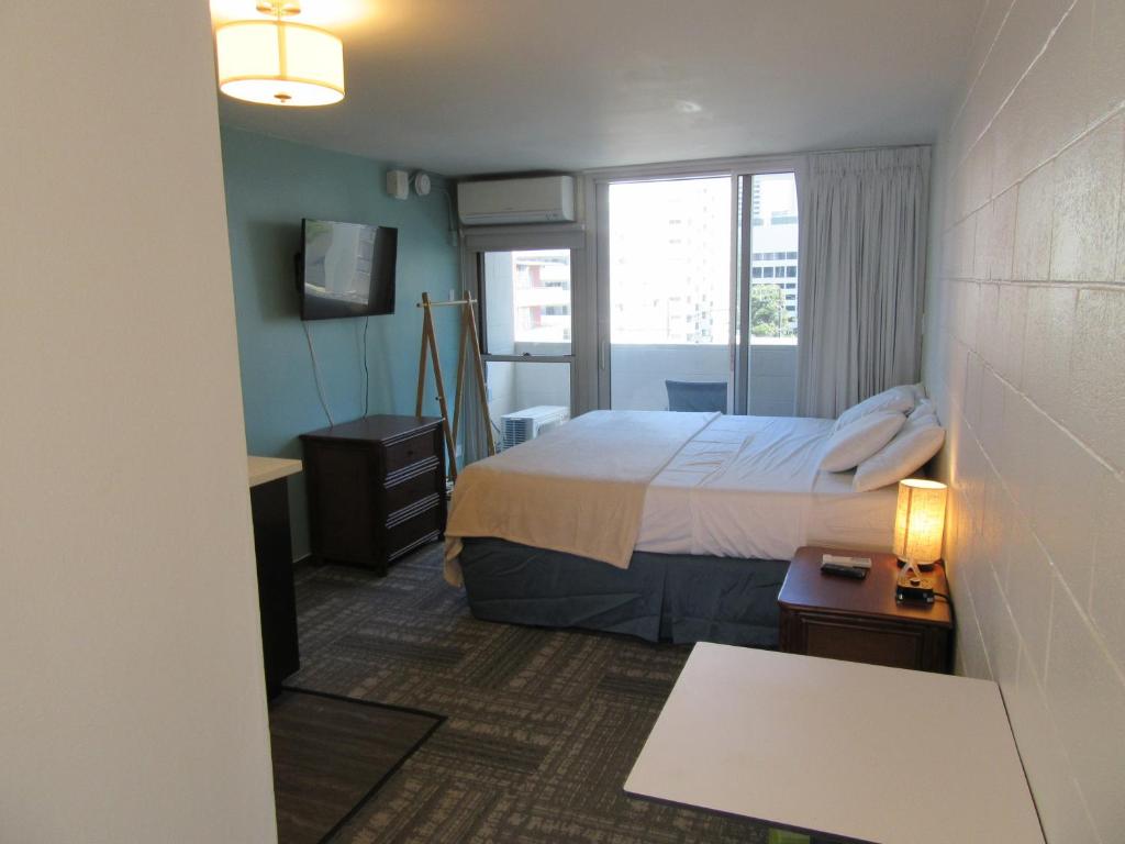 Waikiki Central Hotel - No Resort Fees - image 5