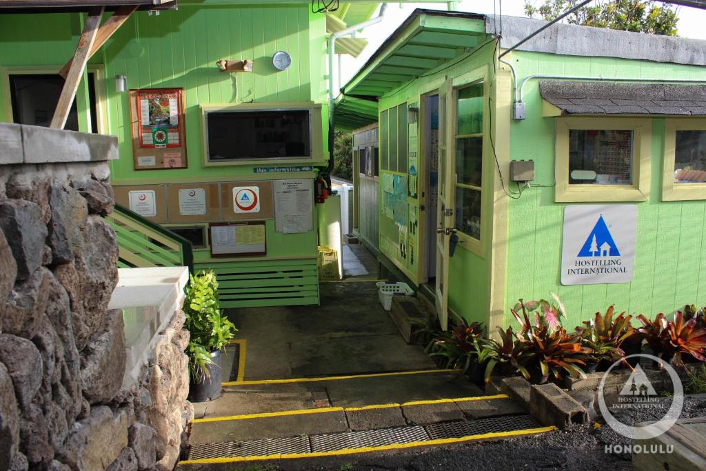 Hostelling International Honolulu - main image