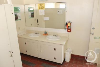 Hostelling International Honolulu - image 4