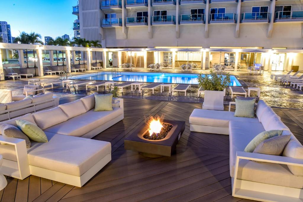 Ala Moana Hotel - Resort Fee Included - main image
