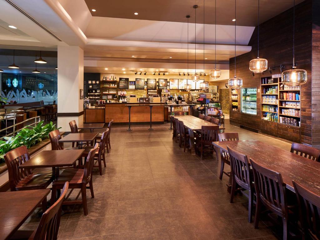 Ala Moana Hotel - Resort Fee Included - image 3