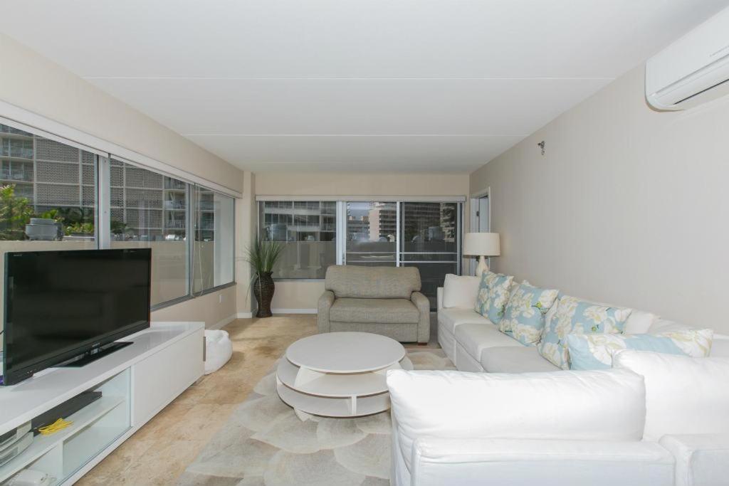 Ilikai Tower 310 Yacht Harbor View 2BR - main image