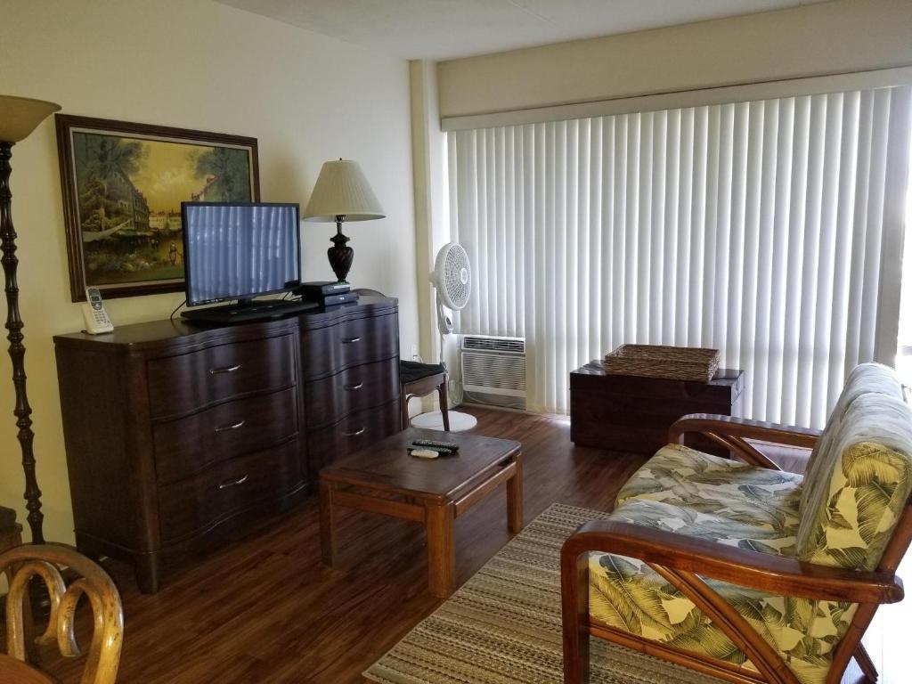 Ilikai Tower 701 City View 1BR - image 4