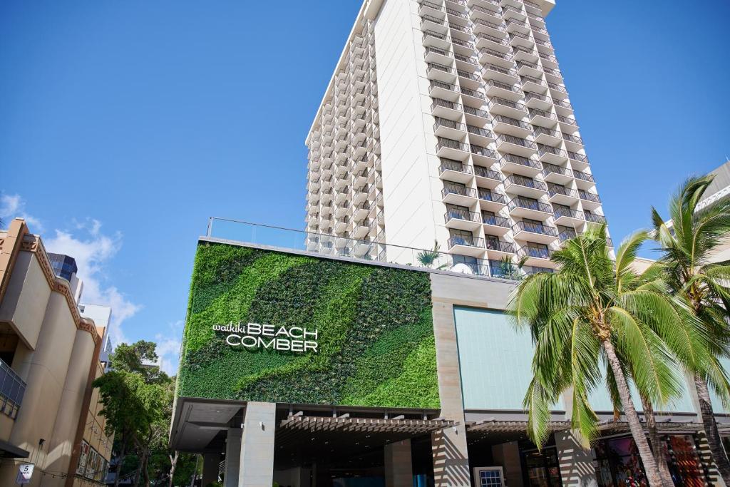 Waikiki Beachcomber by Outrigger - main image