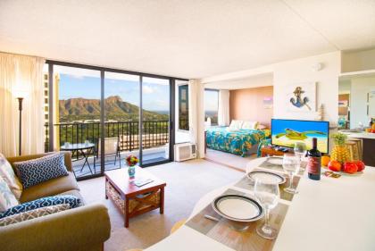 34 Floor with Panoramic Ocean and Diamond Head Views | 1 Block to Beach | Free Parking  WIFI