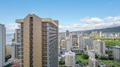 tHE mAKAI SUItE at tHE WAIKIKI BANYAN Honolulu