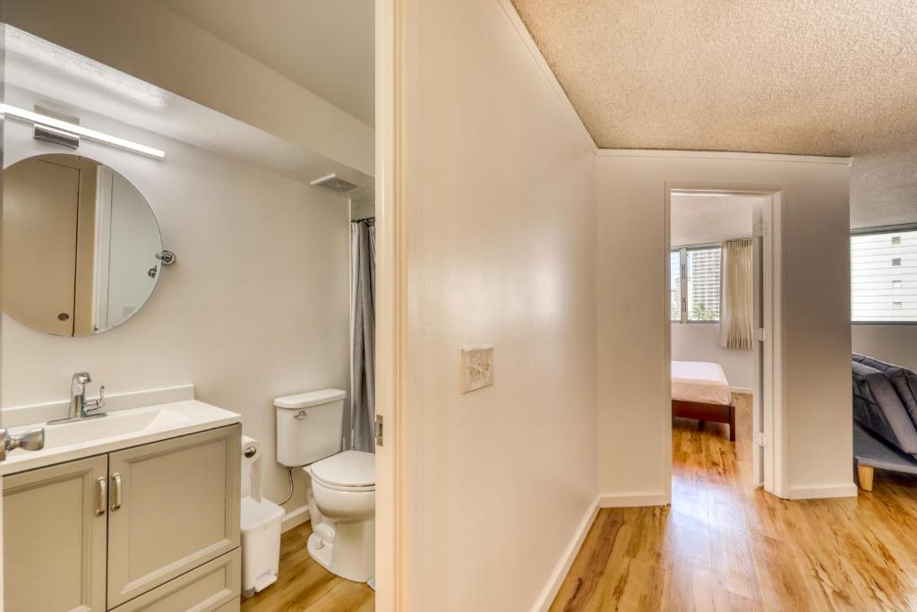 Tradewinds Plaza 801 - image 3