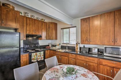 Remodeled Honolulu Apartment with Courtyard Downtown! - image 13
