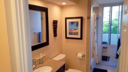 Diamond Head Beach - Queen Studio with Balcony / Ocean View - image 10