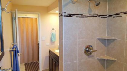 Diamond Head Beach - Queen Studio with Balcony / Ocean View - image 11