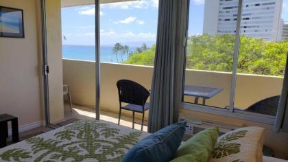 Diamond Head Beach - Queen Studio with Balcony / Ocean View - image 3