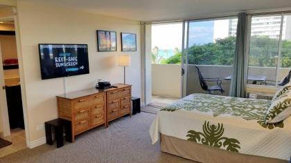 Diamond Head Beach - Queen Studio with Balcony / Ocean View - image 4