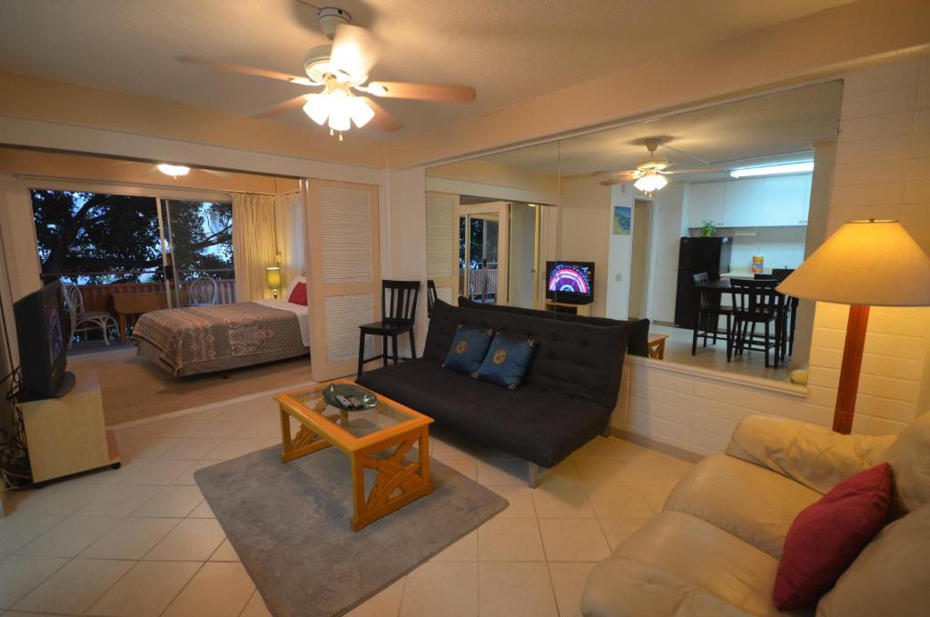 Hawaiian King 501 Studio Pool and BBQ Grill Sleeps 4 - main image