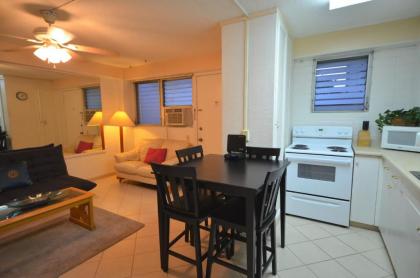 Hawaiian King 501 Studio Pool and BBQ Grill Sleeps 4 - image 13